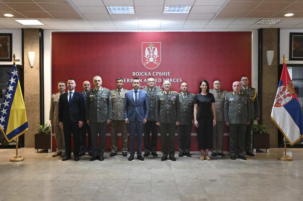 mojsilovic-sa-goganovicem-o-jacanju-vojne-saradnje-srbije-i-bih:-razgovarali-o-bezbednosti-u-regionu mojsilovic-sa-goganovicem-o-jacanju-vojne-saradnje-srbije-i-bih:-razgovarali-o-bezbednosti-u-regionu
