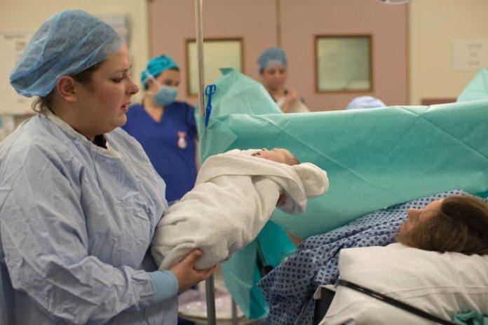 influenserka-otkrila-racun-za-porodaj-u-sad:-bio-41.000-evra,-a-onda-je-stigla-cifra-koju-nije-ocekivala
