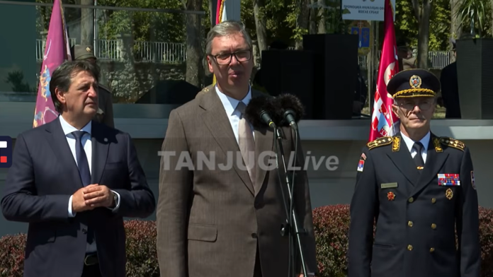 “ne-mozete-da-napadate-necije-porodice”-vucic-se-osvrnuo-na-komentare-tuziteljke-paunovic:-“ja-svoje-roditelje-volim-najvise-na-svetu”-(video)