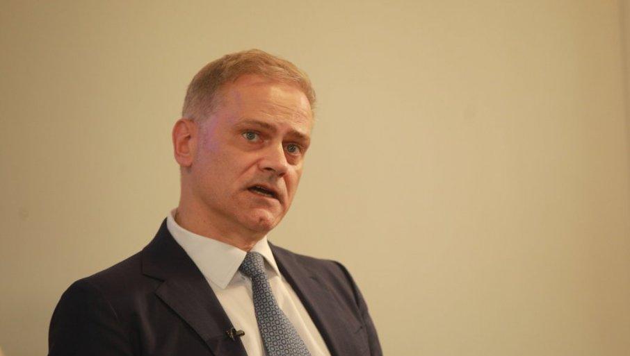 vucic-o-stefanovicu-na-kritike-zbog-ukidanja-carina:-neki-se-ne-raduju-uspesima-srbije,-navijaju-protiv-svoje-zemlje vucic-o-stefanovicu-na-kritike-zbog-ukidanja-carina:-neki-se-ne-raduju-uspesima-srbije,-navijaju-protiv-svoje-zemlje