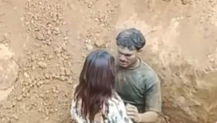 zagrljeni-cekali-da-ih-bager-zatrpa-zemljom-–-u-ime-ljubavi:-jeziv-prizor-para-iz-indije-sokirao-svet-(video)