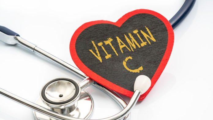 razbija-krvne-ugruske,-opusta-krvne-sudove-–-sta-sve-vitamin-c-radi-za-srce-kad-se-pije-svaki-dan