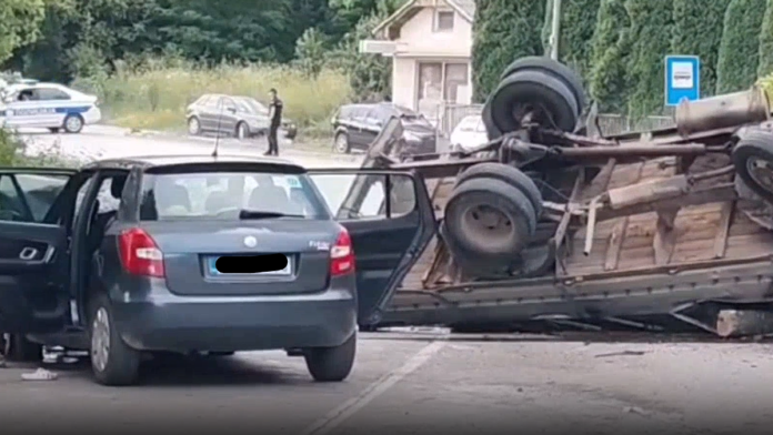 “culi-smo-prasak,-jak-udarac”-sumnja-se-da-je-ovo-uzrok-nesrece-u-kojoj-je-poginula-zena-kod-gadzinog-hana:-tri-osobe-povredene,-medu-njima-i-dete