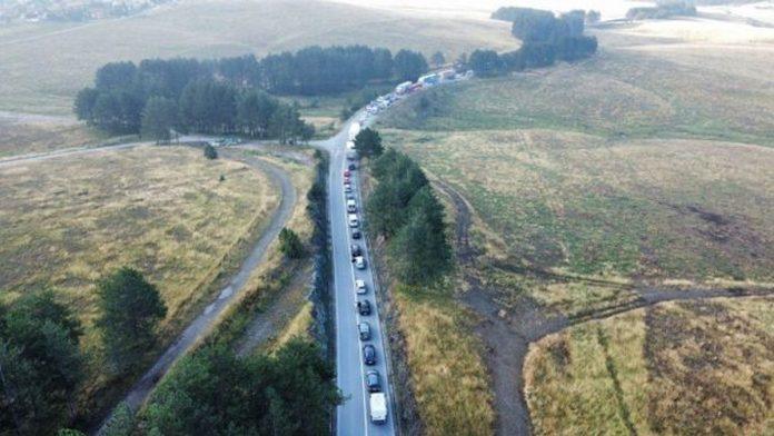 (foto)-hitna-pomoc-se-jedva-probila-do-mesta-nesrece-kolaps-posle-sudara-na-putu-zlatibor-–-uzice:-kilometarske-kolone,-sve-stoji