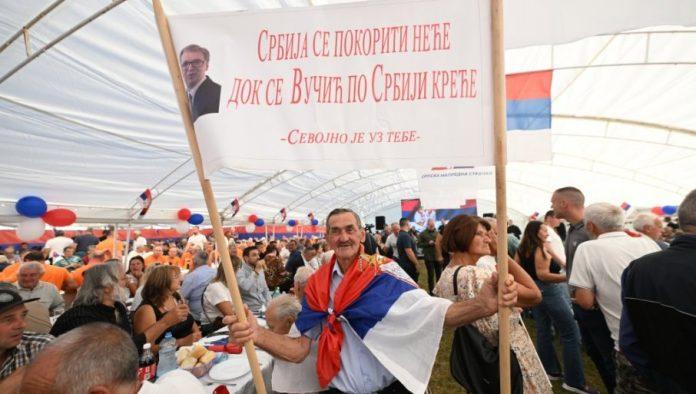 ovaj-transparent-je-obelezio-skup-u-drezniku:-evo-sta-su-porucici-vucicu