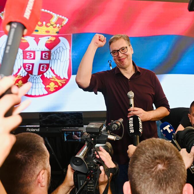 “srbiji-sam-uvek-sluzio-verno-i-casno!”-vucic-razgovarao-sa-narodom-na-veselju-u-drezniku:-pokazacemo-svima-na-izborima-da-niko-ne-moze-da-nam-srusi-kucu! “srbiji-sam-uvek-sluzio-verno-i-casno!”-vucic-razgovarao-sa-narodom-na-veselju-u-drezniku:-pokazacemo-svima-na-izborima-da-niko-ne-moze-da-nam-srusi-kucu!