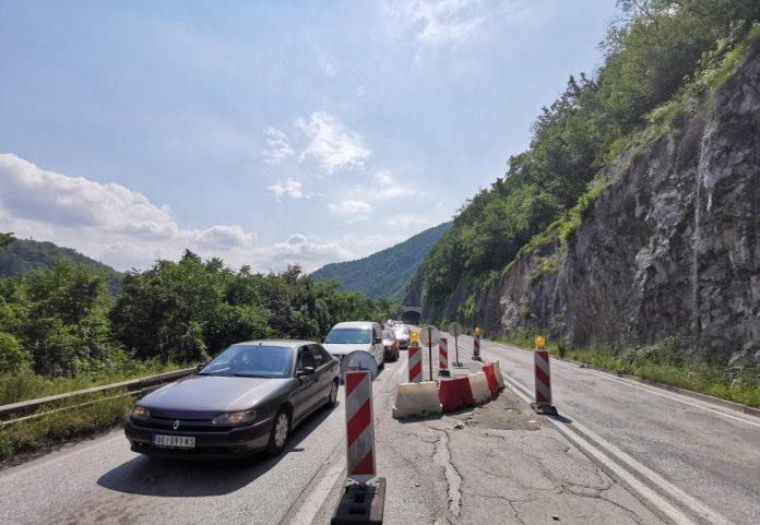 potpuna-obustava-saobracaja!-zatvara-se-deonica-puta-zbog-radova,-vozaci-ce-morati-obilaznim-putem,-novi-rezim-vazi-do-sutra-ujutru