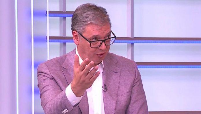 imbecilu-govori-“tako-je,-tako-je”:-vucic-o-lucicu,-paunovicevoj-i-onima-koji-ruse-zemlju