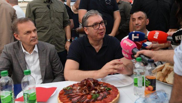 “napadaju-me-oni-koji-imaju-0,1-ili-0,2-posto,-njih-se-niko-ne-boji”-vucic-komentarisao-brutalne-pretnje-blokadera