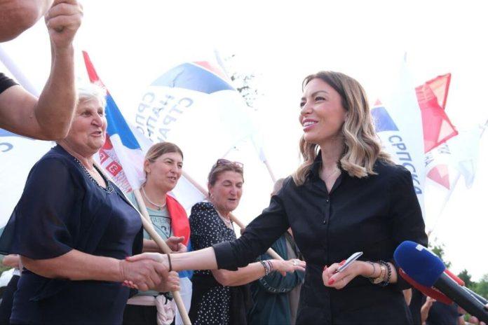 ministarka-mesarovic-sa-golije-poslala-jasnu-poruku:-predsednice-vucicu,-svi-su-uz-vas!-zaigrala-i-kolo-uz-zvuke-srpske-trube-sa-mestanima-(video)
