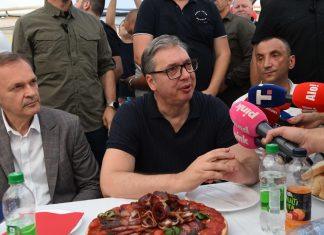 “USKORO ĆE IZBORI, VIDEĆEMO KAD IZBROJIMO GLASOVE” Vučić u Banovom polju: “Mislite da se nekom dopada kad progonite tuđe porodice?” (FOTO, VIDEO) “uskoro-ce-izbori,-videcemo-kad-izbrojimo-glasove”-vucic-u-banovom-polju:-“mislite-da-se-nekom-dopada-kad-progonite-tude-porodice?”-(foto,-video)