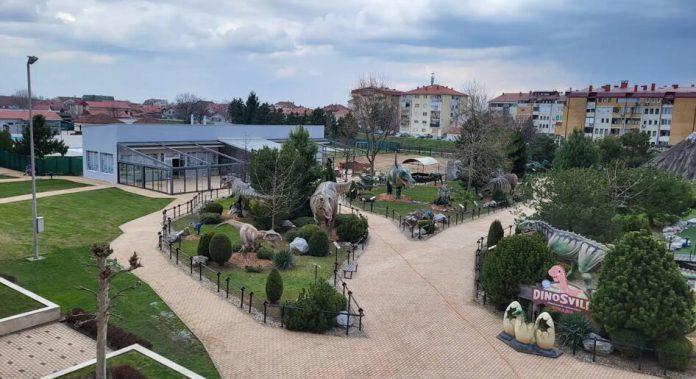 ovo-mesto-je-hit-leta-u-srbiji!-redovi-se-ne-smanjuju,-posetioce-cekaju-dzinovski-dinosaurusi,-vulkan-u-koji-moze-da-se-ude-i-“putovanje-kroz-vreme”-(foto)