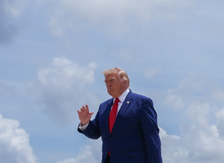 Трамп негира да САД остају без муниције за сукоб с Ираном; Нетанјаху стиже у Вашингтон Трамп-негира-да-САД-остају-без-муниције-за-сукоб-с-Ираном;-Нетанјаху-стиже-у-Вашингтон