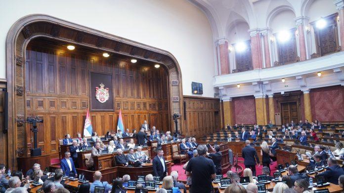 “cestitam,-pokazali-ste-jos-jednom-neverovatnu-odgovornost”-evo-koliko-poslanika-opozicije-prisustvuje-sednici-skupstine-o-nepoverenju-vladi-srbije-(video)