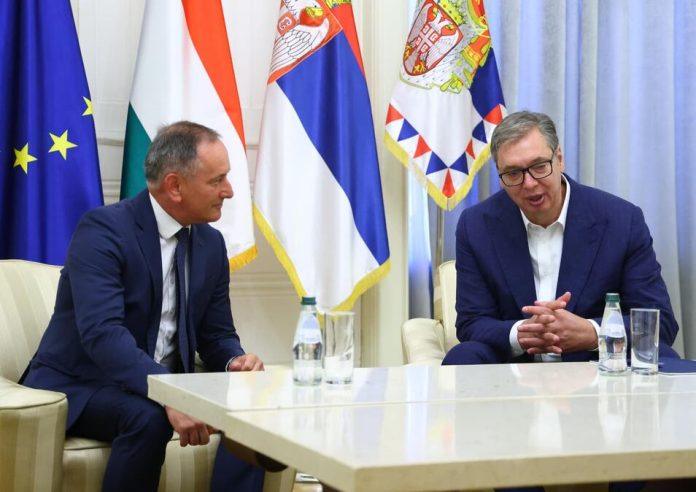oprostajna-poseta-u-predsednistvu:-predsednik-vucic-primio-odlazeceg-ambasadora-madarske-jozefa-madara