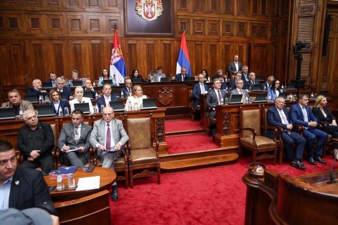 u-toku-sednica-skupstine-srbije:-samo-jedna-tacka-dnevnog-reda-–-nepoverenje-vladi-srbije!-opozicija-trazila-zasedanje,-doslo-ih-samo-48-(video)