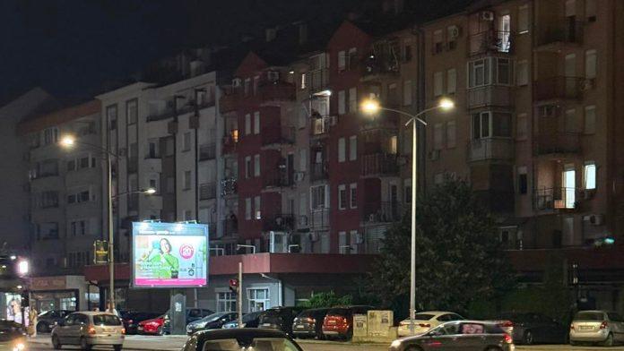 (foto)-otpale-tablice,-delovi-haube-razbacani-po-putu!-teska-nesreca-u-novom-sadu:-automobil-skroz-smrskan,-ima-povredenih