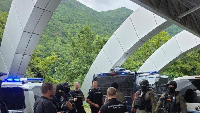 “tela-smo-prebacivali-iz-rupe-u-rupu,-bager-je-morao-da-dolazi”-ko-je-kavcanin-kog-je-srbija-izrucila:-“potezao-je-pistolj-na-belivuka,-morao-sam-da-ga-prospem”
