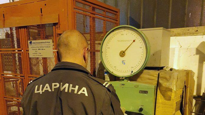 puna-kesa-droge-i-20.000-evra!-carinici-na-kelebiji-zaustavili-nemca-(55),-pa-ostali-u-soku-kad-su-pogledali-ispod-sedista