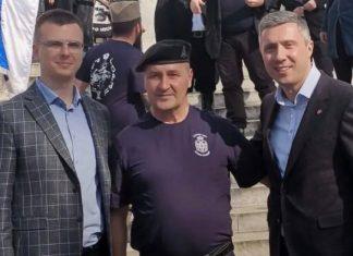 SVAKI KOMENTAR JE SUVIŠAN: Muškarac koji je pretio Vučiću odsecanjem glave u društvu Parandilovića i Obradovića (FOTO) svaki-komentar-je-suvisan:-muskarac-koji-je-pretio-vucicu-odsecanjem-glave-u-drustvu-parandilovica-i-obradovica-(foto)