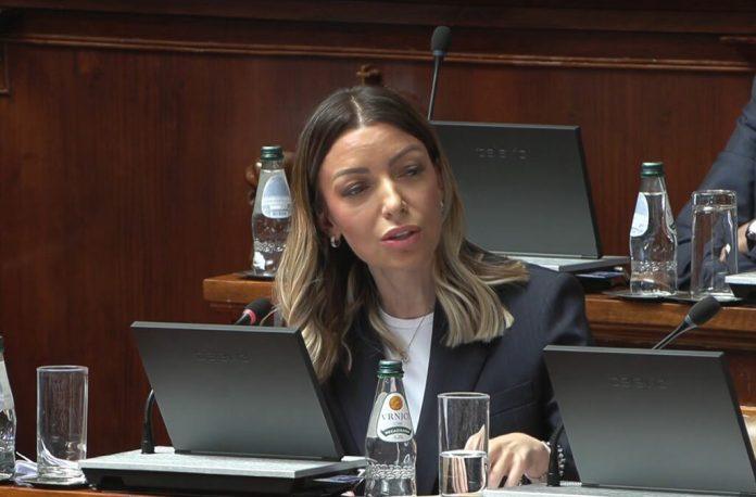 “unistili-ste-srbiju,-a-mene-ste-gadali-dimnim-bombama!”-ministarka-mesarovic-ostro-odbrusila-aleksicu:-pred-svima-procitala-spisak-sramote-bivseg-rezima!