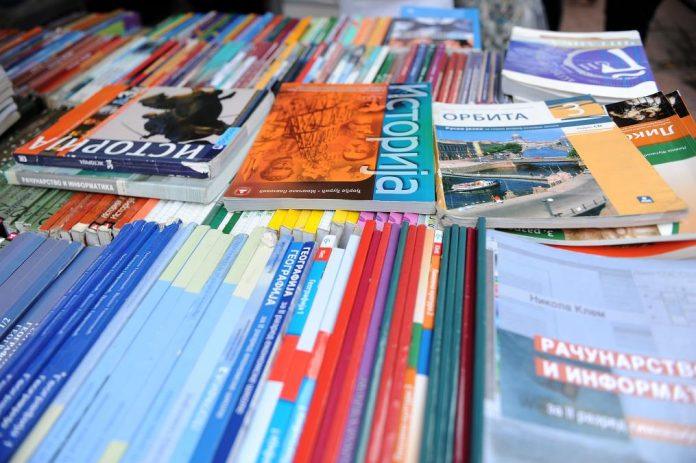evo-ko-dobija-besplatne-udzbenike-ove-godine?-ministarstvo-objavilo-kompletnu-listu
