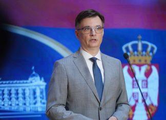 “SIROMA, ČITA ONO ŠTO JE VEĆ REŠENO!” Jovanov ismejao nesposobnu opoziciju: Dok vi čitate bajke, Vučić je problem već rešio! “siroma,-cita-ono-sto-je-vec-reseno!”-jovanov-ismejao-nesposobnu-opoziciju:-dok-vi-citate-bajke,-vucic-je-problem-vec-resio!
