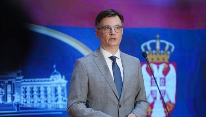 “siroma,-cita-ono-sto-je-vec-reseno!”-jovanov-ismejao-nesposobnu-opoziciju:-dok-vi-citate-bajke,-vucic-je-problem-vec-resio!