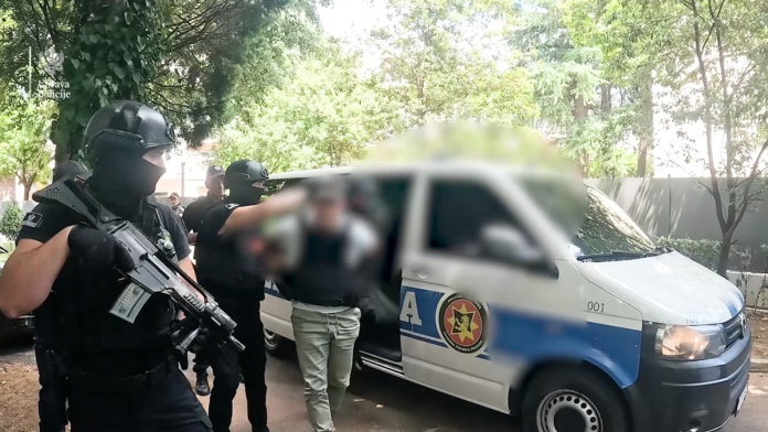 “lezao-je-na-travnjaku-i-jaukao,-cuo-sam-svadu”-srboljub-iz-sapca-brutalno-izbo-mladica-(22),-pa-pobegao-iz-zatvora:-sprecen-jeziv-krvavi-pir-u-crnoj-gori?!