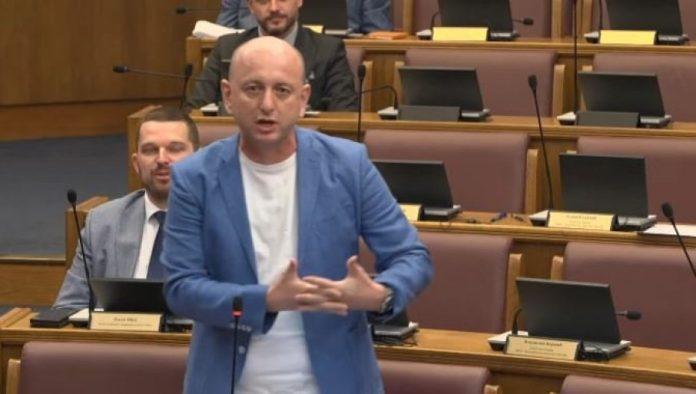 “crna-gora-je-zvanicno-kapitulirala”-knezevic-zagrmeo:-“jadran”-ide-hrvatskoj,-a-ovo-je-tek-pocetak