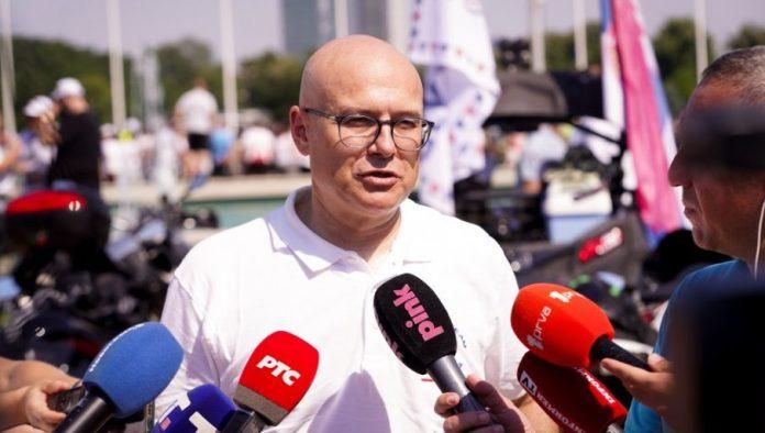 vucevic:-blokaderi-istovremeno-prezire-i-dive-se-vucicu