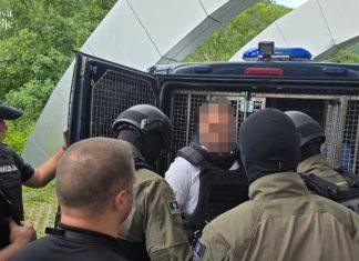 “ŠTO GA NE UHVATISMO ŽIVOG DA GA KASAPIMO, IZAĐE MI NA NOS ČIŠĆENJE” Ovako je pala “zver” kavačkog klana: Marko osumnjičen za najmonstruoznija ubistva, poruke otkrivaju kako je SEJAO SMRT (FOTO, VIDEO) “sto-ga-ne-uhvatismo-zivog-da-ga-kasapimo,-izade-mi-na-nos-ciscenje”-ovako-je-pala-“zver”-kavackog-klana:-marko-osumnjicen-za-najmonstruoznija-ubistva,-poruke-otkrivaju-kako-je-sejao-smrt-(foto,-video)