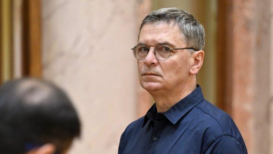 burno-nakon-cutine-osude-izjava-jasmine-paunovic:-blokaderi-napali-jovanovica-nakon-sto-je-reagovao-na-sramne-napade-na-vucicevu-porodicu burno-nakon-cutine-osude-izjava-jasmine-paunovic:-blokaderi-napali-jovanovica-nakon-sto-je-reagovao-na-sramne-napade-na-vucicevu-porodicu