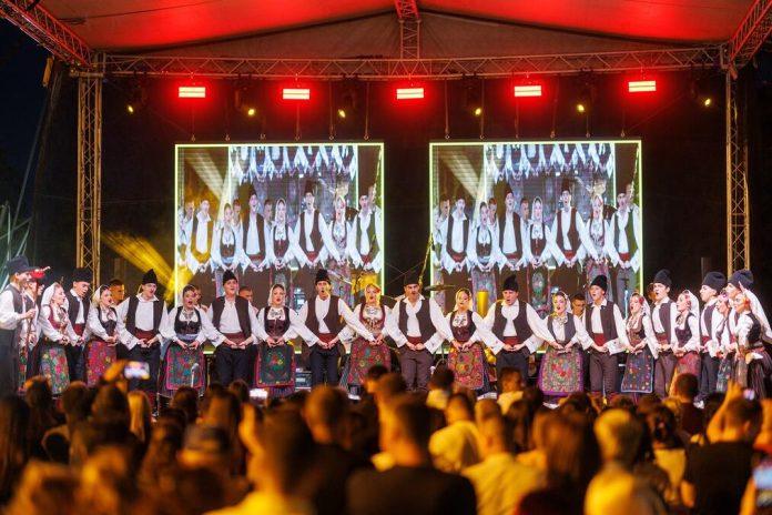 ponesite-dobro-raspolozenje,-sumadija-zove!-pocinju-“sumadijski-dani-sljive”:-ceka-vas-besplatna-vodicka-tura,-najlepsa-rakija-i-razni-koncerti!