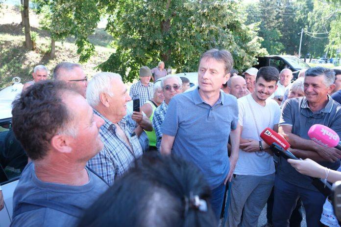 nakon-decenija-propadanja,-konacno!-renovira-se-oronuli-dom-kulture-u-selu-busur-sa-1.000-dusa,-drzava-ne-ulaze-samo-u-gradove,-vec-u-svako-mesto-u-srbiji-foto