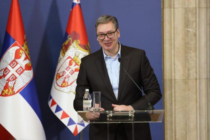 “bili-ste-uvek-tamo-gde-je-najteze,-uz-vojnika,-uz-narod-i-u-sluzbi-zivota!”-vucic-cestitao-dan-sanitetske-sluzbe-i-odao-priznanje-zdravstvenim-radnicima