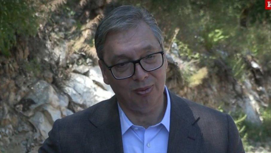vucic-odusevljen-staklenim-vidikovcem!-“ovo-je-nesto-velicanstveno,-tesko-da-postoji-lepsi-pogled!” vucic-odusevljen-staklenim-vidikovcem!-“ovo-je-nesto-velicanstveno,-tesko-da-postoji-lepsi-pogled!”