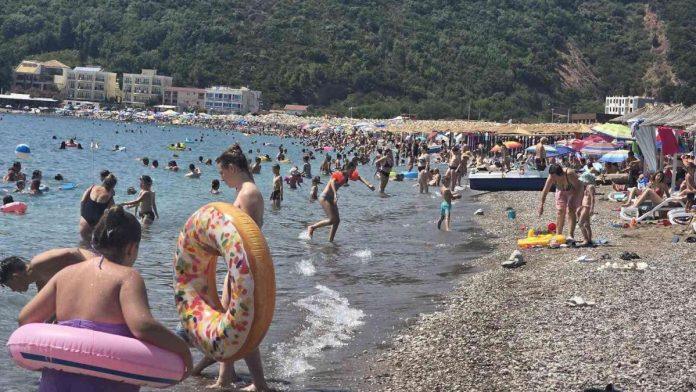 srdan-je-krisom-poljubio-na-moru,-pa-dobio-samar-od-oca!-devojka-posle-19-godina-trazi-muskarca-iz-panceva,-ali-ne-zbog-ljubavi!-razlog-slama-i-najtvrda-srca