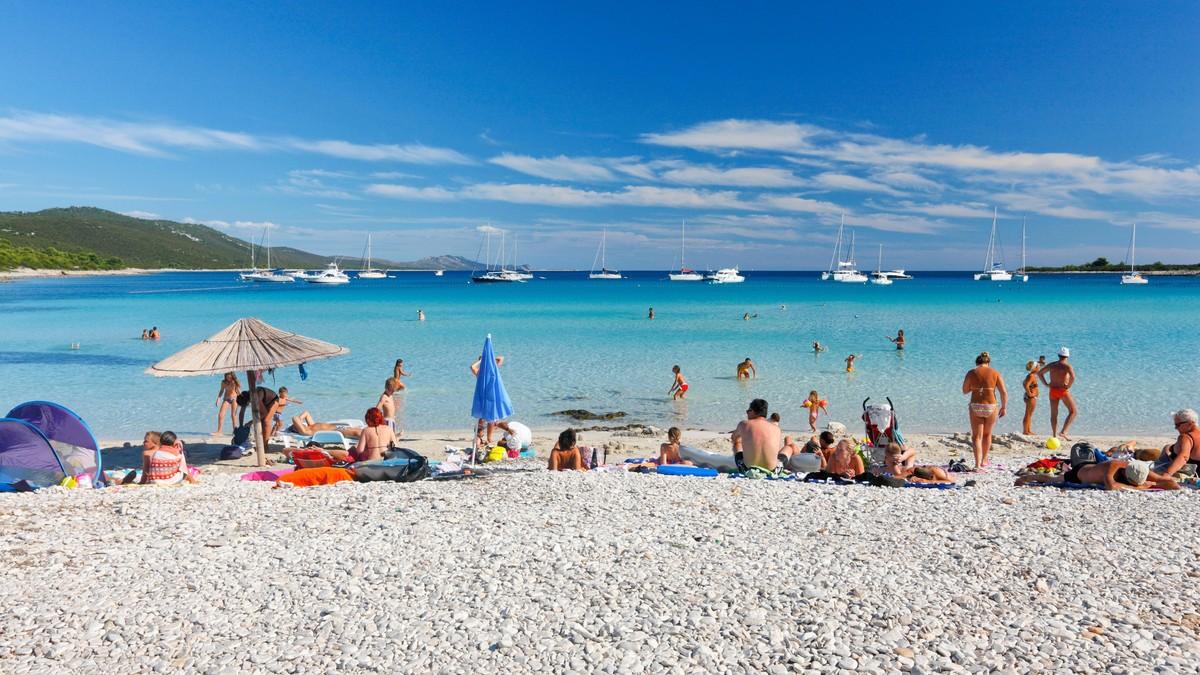 turisti-poludeli-zbog-prizora-sa-plaza-u-hrvatskoj,-zbog-ovog-snimka-se-usijale-mreze:-“nadam-se-da-ce-uvesti-kazne,-jer-ovo-nema-smisla!” turisti-poludeli-zbog-prizora-sa-plaza-u-hrvatskoj,-zbog-ovog-snimka-se-usijale-mreze:-“nadam-se-da-ce-uvesti-kazne,-jer-ovo-nema-smisla!”