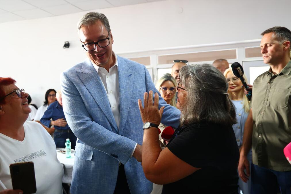 “blago-majci-koja-vas-je-rodila”-baka-u-vasilju-obratila-se-vucicu:-predlazem-vas-za-dozivotnog-predsednika “blago-majci-koja-vas-je-rodila”-baka-u-vasilju-obratila-se-vucicu:-predlazem-vas-za-dozivotnog-predsednika