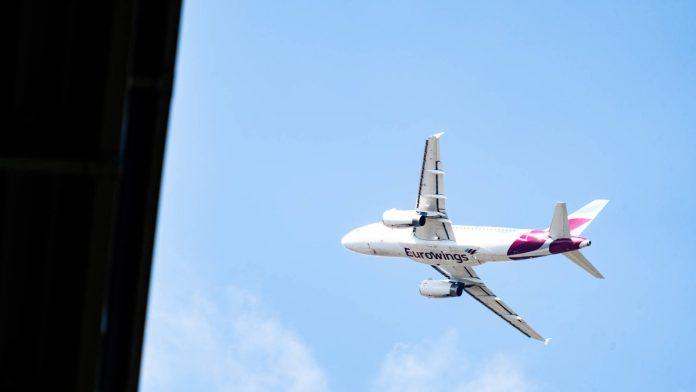 grom-udario-avion-pun-putnika!-panika-nakon-poletanja-iz-stutgarta