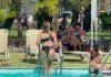 KAD SE OKRENULA I POKAZALA POZADINU SVI ZANEMELI Uslikali smo poznatu pevačicu na bazenu u Budvi: Crni bikini joj stoji perfektno, gosti ostali bez teksta (Video) kad-se-okrenula-i-pokazala-pozadinu-svi-zanemeli-uslikali-smo-poznatu-pevacicu-na-bazenu-u-budvi:-crni-bikini-joj-stoji-perfektno,-gosti-ostali-bez-teksta-(video)
