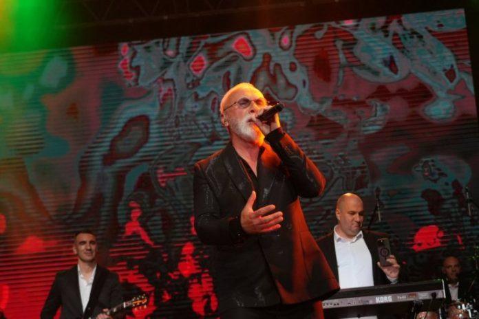 “dino,-lopove!”:-skandal-na-kosevu-–-besni-fanovi-skandiraju-merlinu,-doziveli-sok-pred-ulazak-na-koncert!