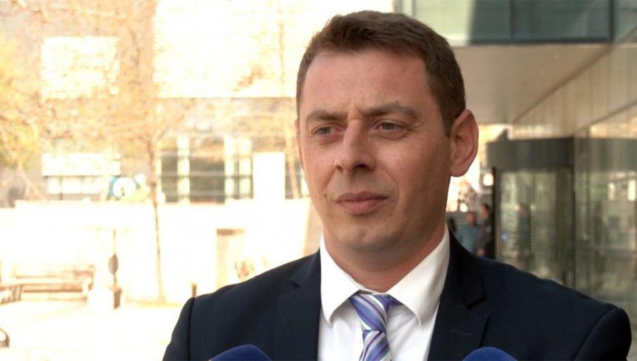 ukinuta-prvostepena-presudu-srbinu-iz-leposavica:-navodi-odbrane-srdana-lazovica-usvojeni-u-celosti ukinuta-prvostepena-presudu-srbinu-iz-leposavica:-navodi-odbrane-srdana-lazovica-usvojeni-u-celosti