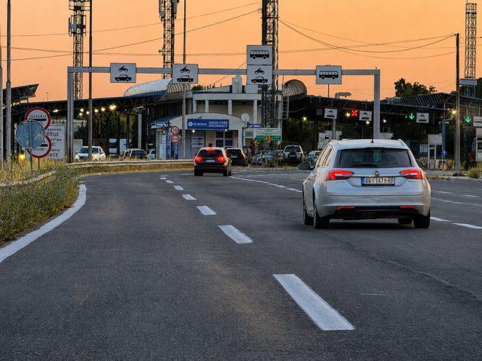 stanje-na-putevima-i-granicama:-na-naplatnim-rampama-bez-cekanja,-evo-gde-se-najduze-stoji-na-prelazu!