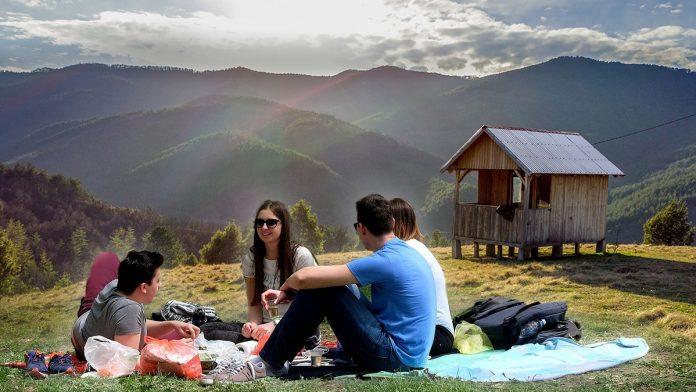 skriveni-raj-srbije-na-tri-sata-od-beograda!-nocenje-samo-2.400-dinara:-prica-se-da-krije-zakopano-blago