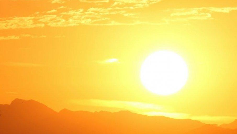 na-snazi-crveni-meteoalarm:-prepodne-izmereno-vise-od-30-stepeni,-najtoplije-u-ova-3-mesta na-snazi-crveni-meteoalarm:-prepodne-izmereno-vise-od-30-stepeni,-najtoplije-u-ova-3-mesta