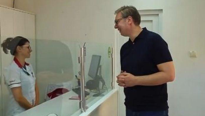 predsednik-obisao-apoteku-u-kalni:-vazno-je-da-gradani,-gde-god-da-zive,-imaju-podjednako-dostupnu-terapiju-(video)