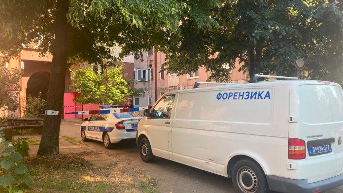 “zaklao-ju-je,-a-onda-seo-na-fotelju-i-iskrvario”-komsija-koji-je-nasao-tela-brata-i-sestre-na-bezaniji-za-“blic”:-razvalio-sam-vrata,-umalo-smo-se-onesvestili-od-uzasa-(foto,-video)