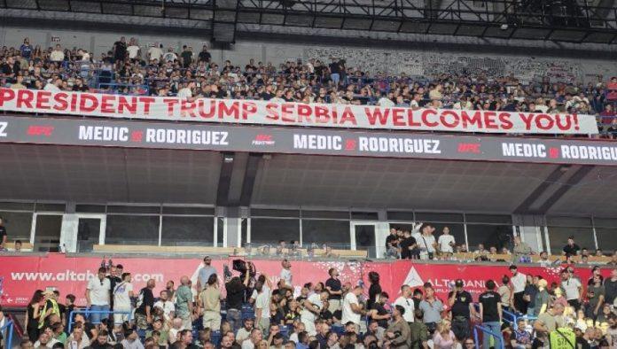 “predsednice-tramp,-srbija-vam-zeli-dobrodoslicu”-razvijen-neverovatan-transparent-na-ufc-beogradu-(foto)